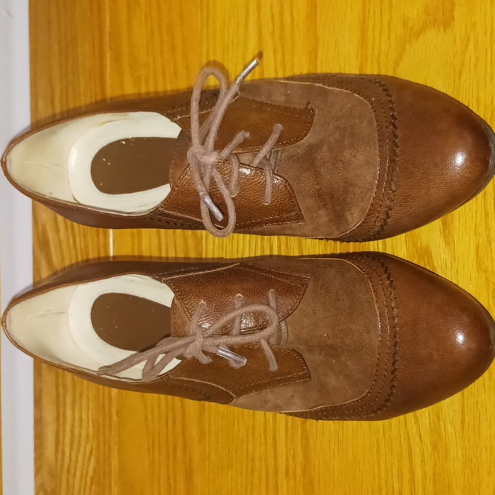 Naturalizer Granny Heels Brown Leather and Suede 8Wide 3.5 heel lace details